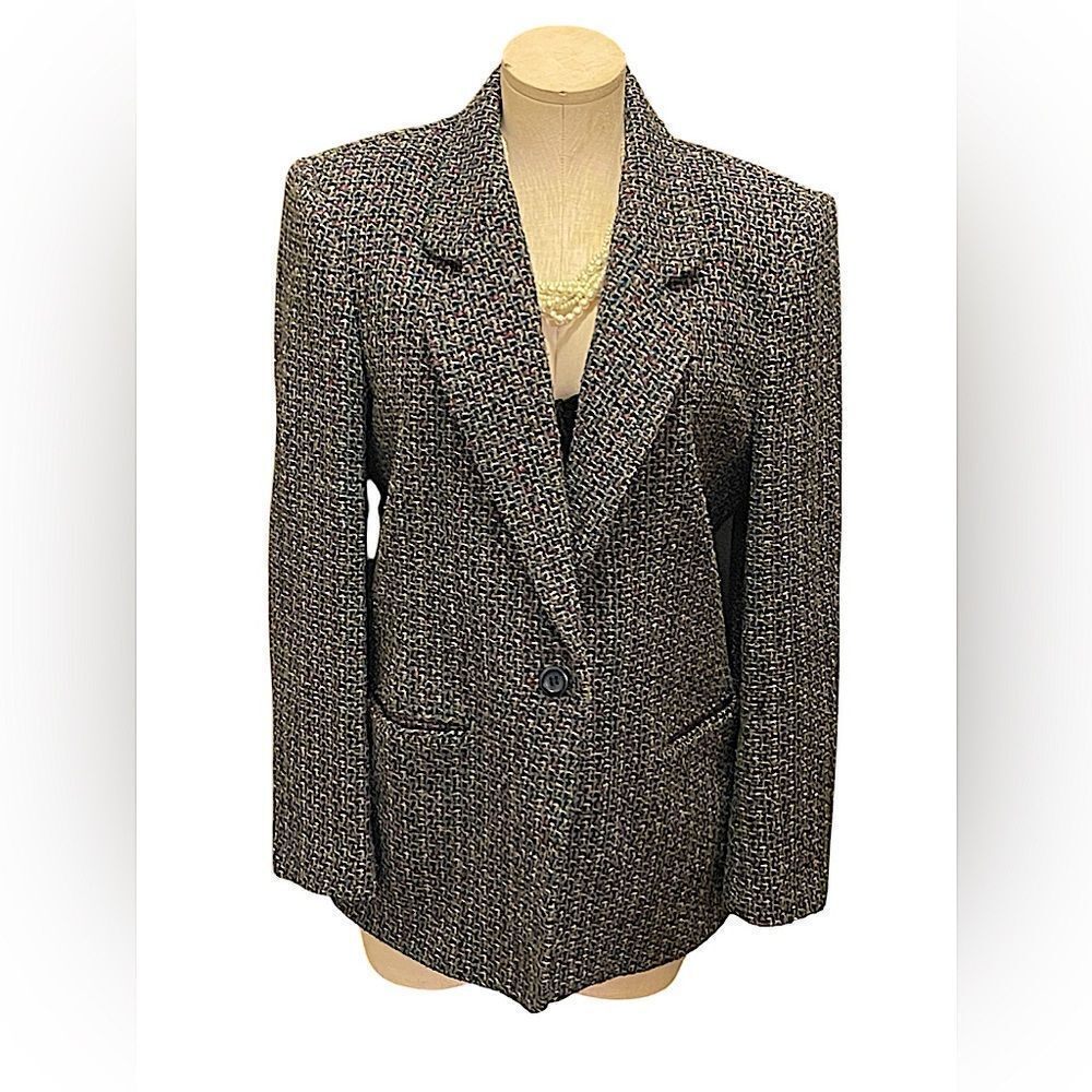 Timeless Tweed multi-colored Blazer with Classic Elegance